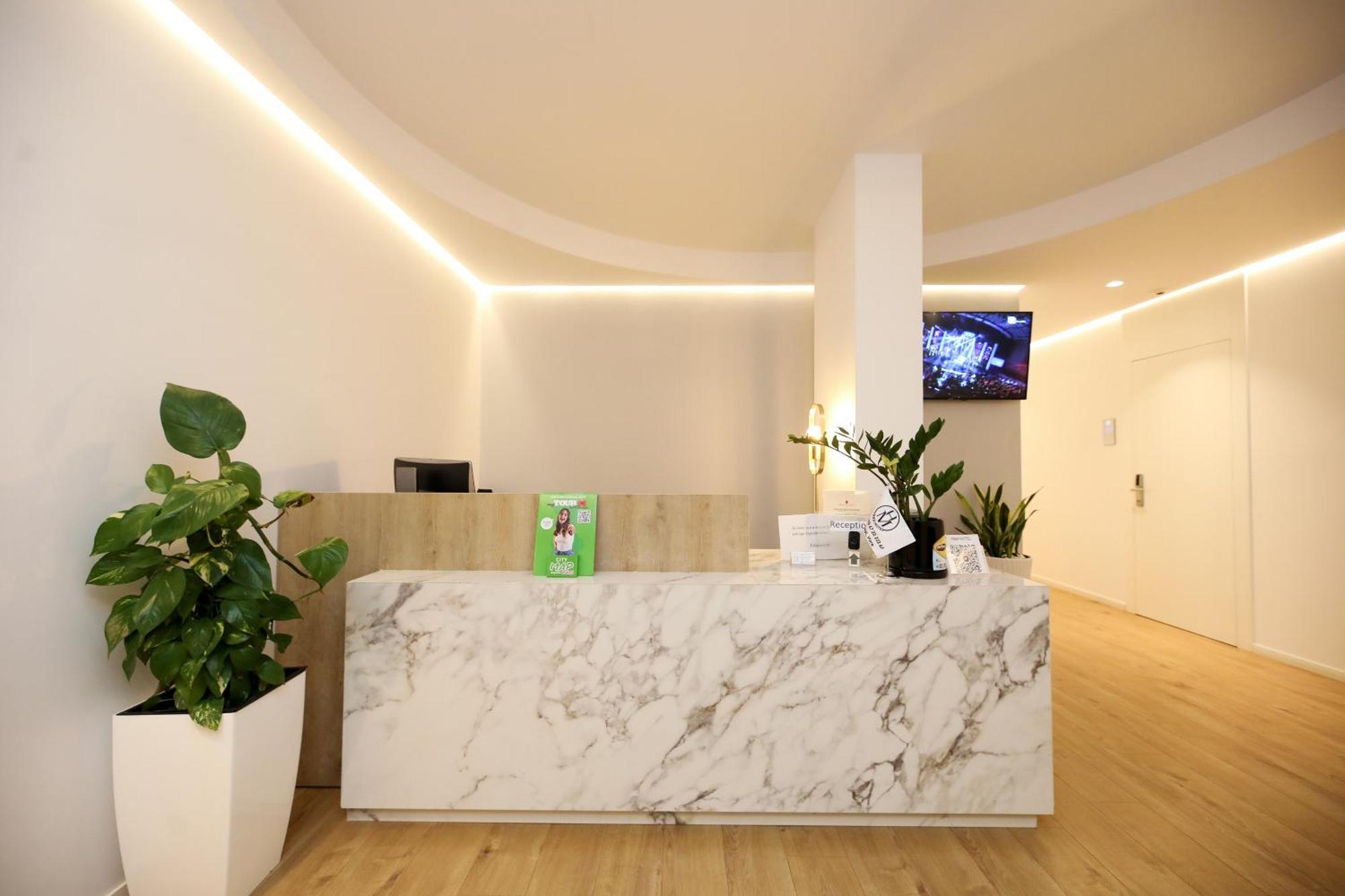 H&M Hotel Vlore Exterior photo